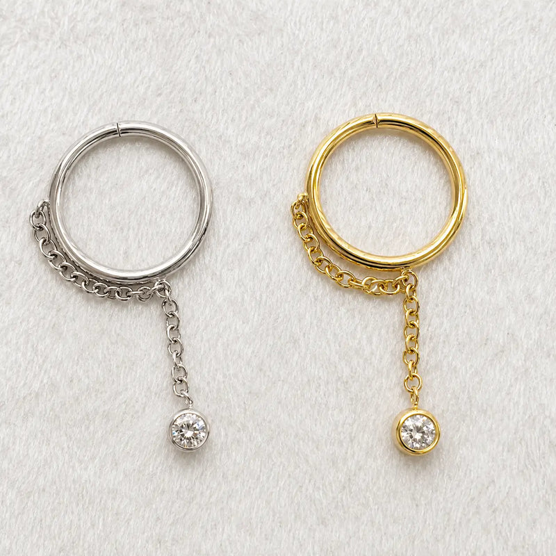 Shanti seam ring in yellow gold and white gold on a white fabric surface.