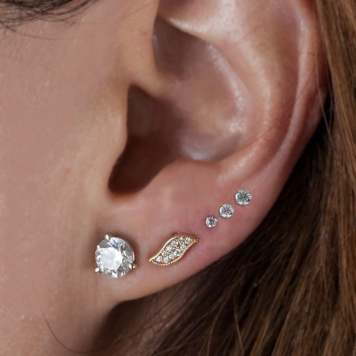 Model Tiny Diamond Prong-Set Stud 14K Gold Earring